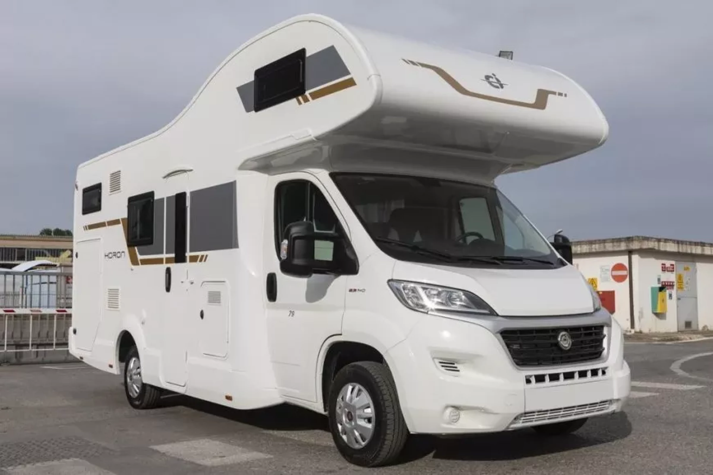 CI International Horon Overcab 71 M - Poznań